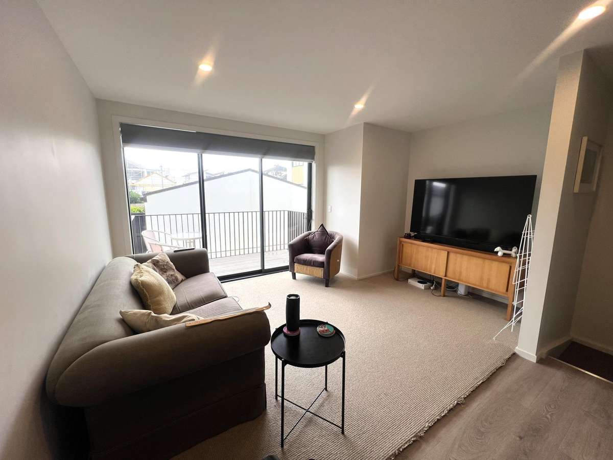 3 Level Modern Townhouse with Ocean Views! 3