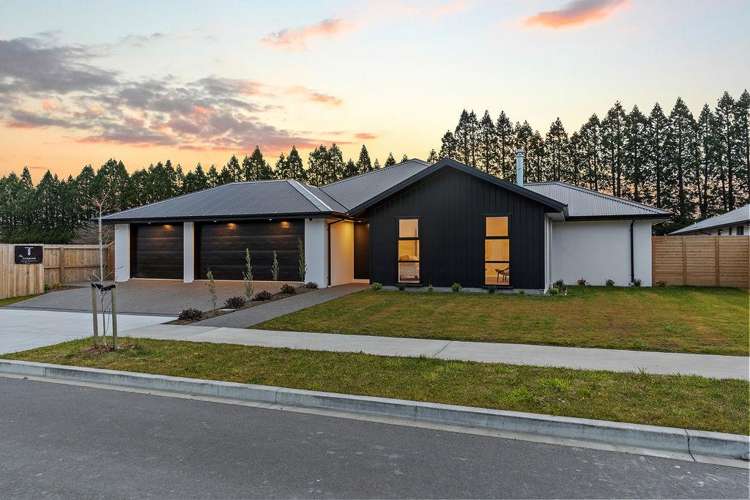 46 Memorial Crescent_0