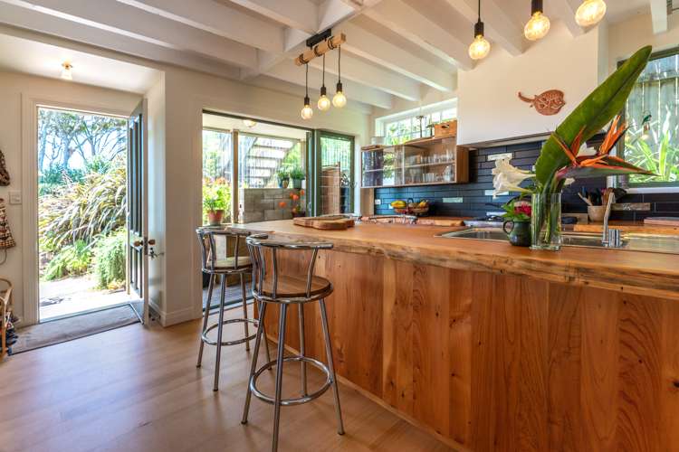 78 Queens Drive Oneroa_10