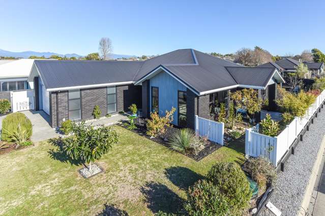 Walk to Wharf - Modern Mapua Village Living