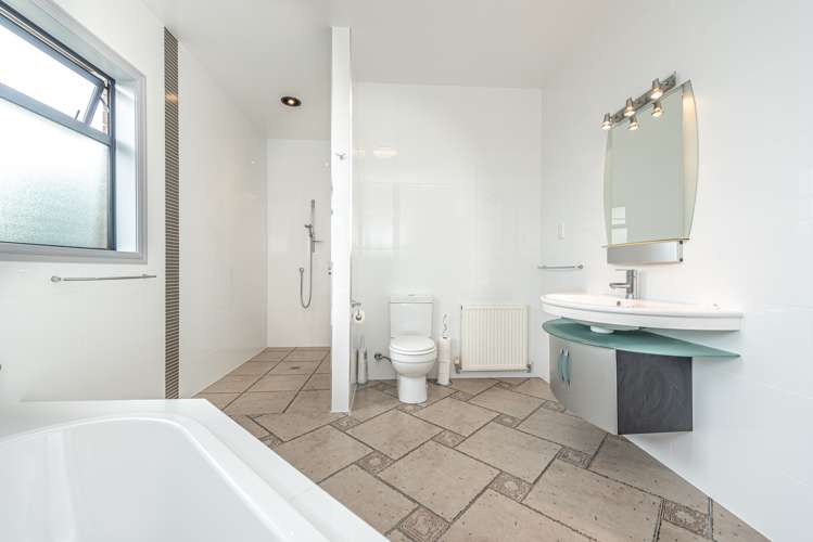 29 Lithgow Drive Otamatea_25