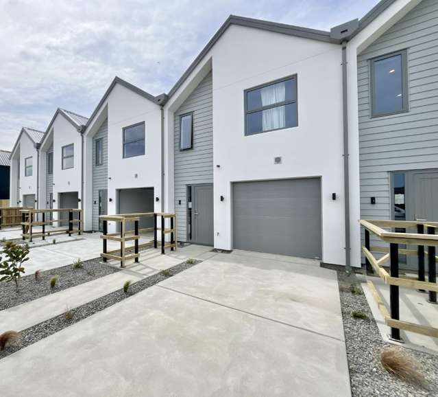 Brand new 3 bedroom home in Acland park
