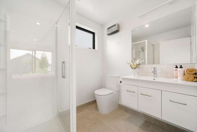 18 Magnum Drive Cromwell_12