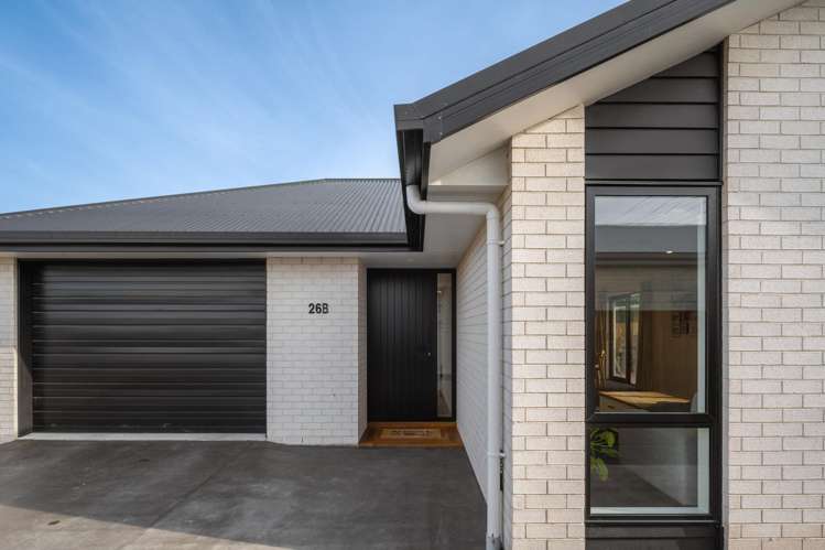 26b Harvard Road Burleigh_3