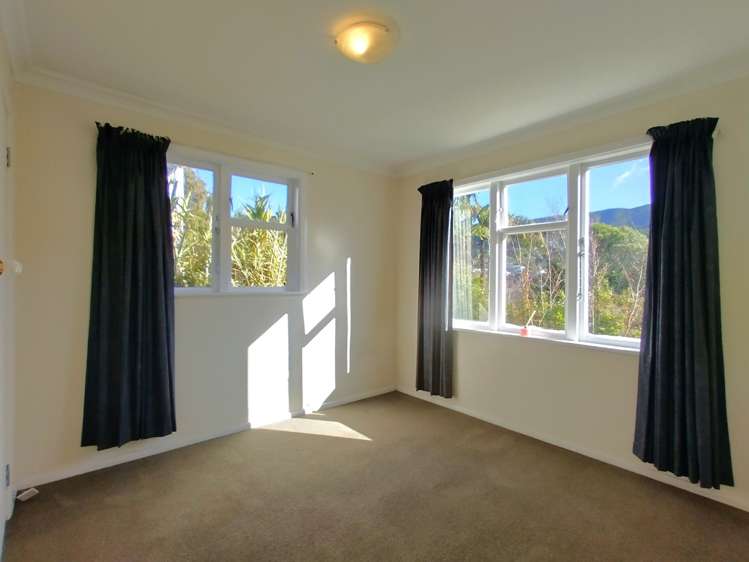 55 Handyside St Tawa_15