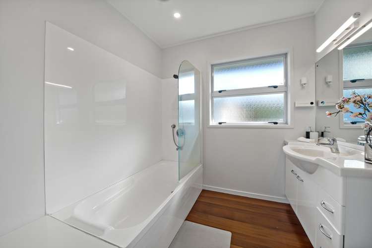 16 Burford Place Mellons Bay_27
