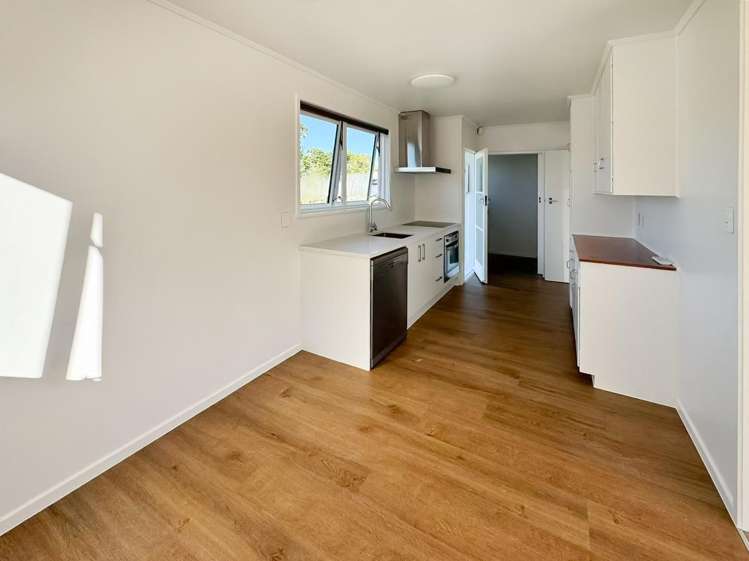 80 Riverpark Crescent 11401_5