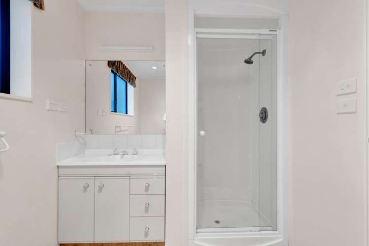 37 Pembroke Road East Stratford_25