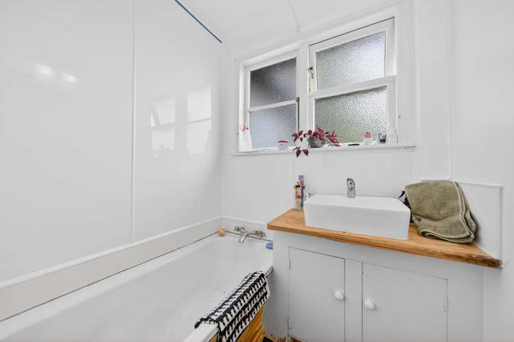 13 Churchill Avenue Lansdowne_17