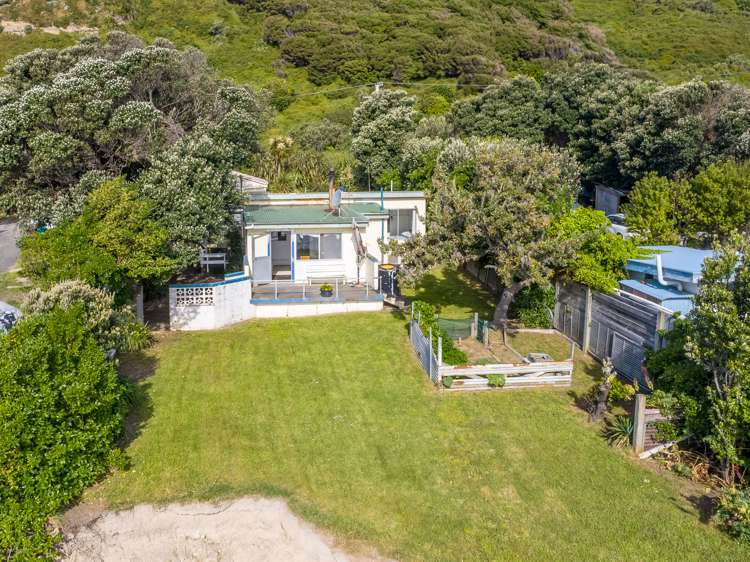 1598 Cape Palliser Road Cape Palliser_14