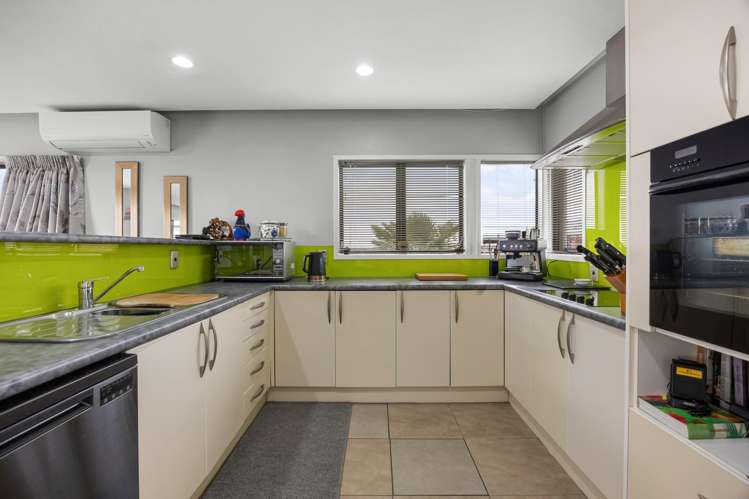 207 Royal Road Massey_5