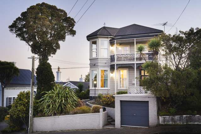 Elegant villa – views, space and character
