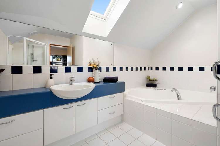 2/6 Eastern Beach Road Eastern Beach_17