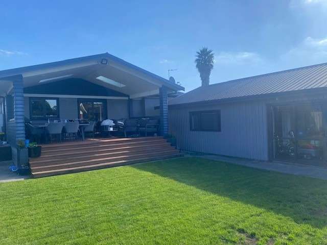 Renovated with love - family home in Chartwell/Queenwood