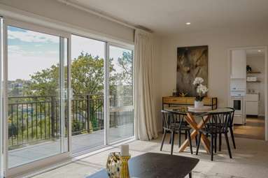 2/30A Mainston Road_3