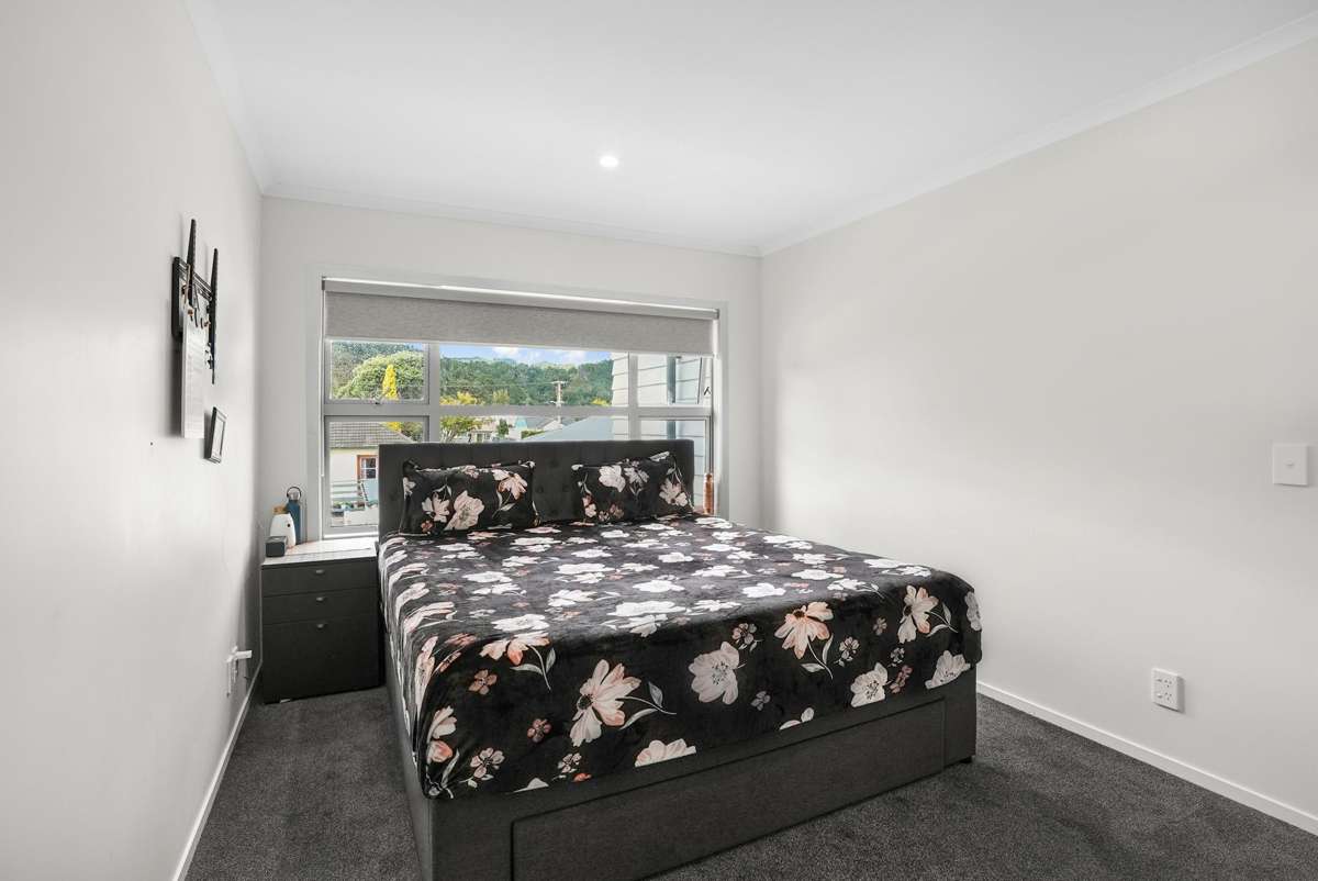 12 Ronalds Way_3