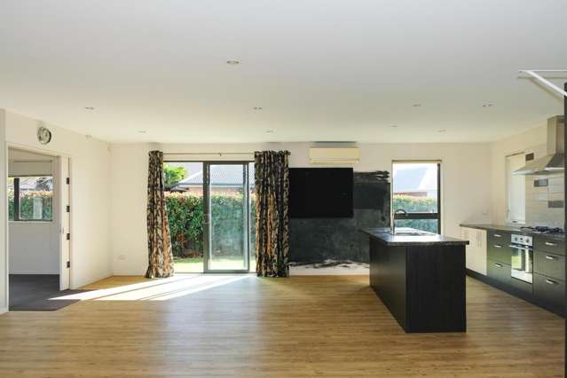 43 Somerville Crescent Aidanfield_2