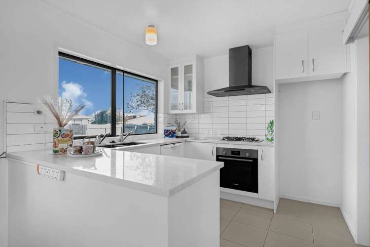 1/6 Tina Place Sunnyhills_4