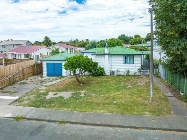 1215 Norfolk Crescent Mayfair_14