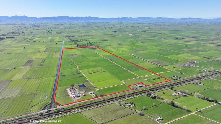 165 Canal Road East Waitakaruru_1