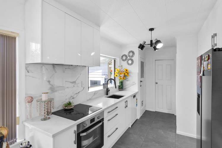 8 Karamu Crescent Wainuiomata_4