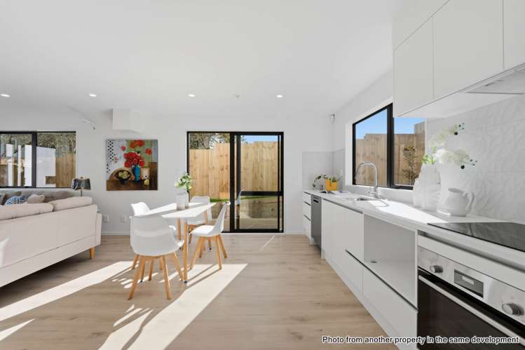 4/3 Gill Avenue Te Atatu Peninsula_11