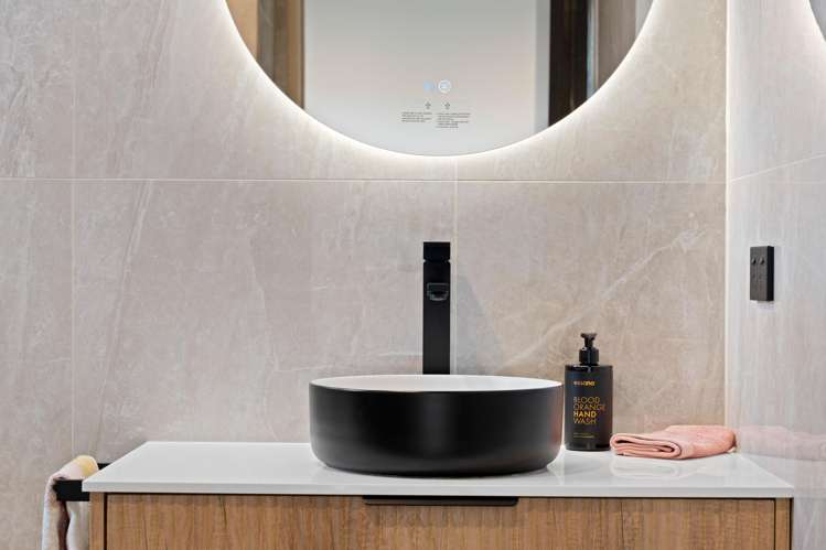 5 Blue Moon Rise Langs Beach_13