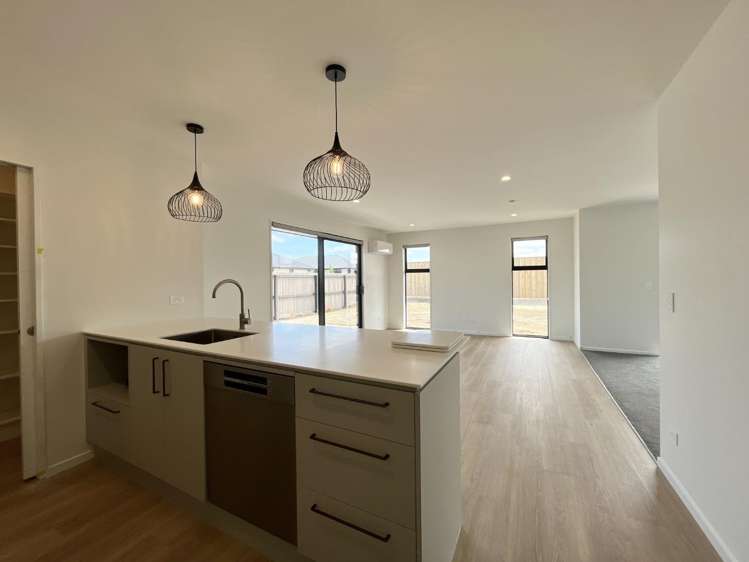 22 Harlequin Drive 11103_6