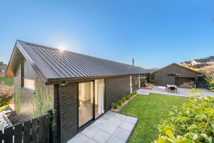 19 Golf View Close Fairhall_36