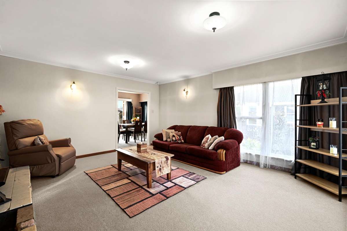 121 Comries Road_1