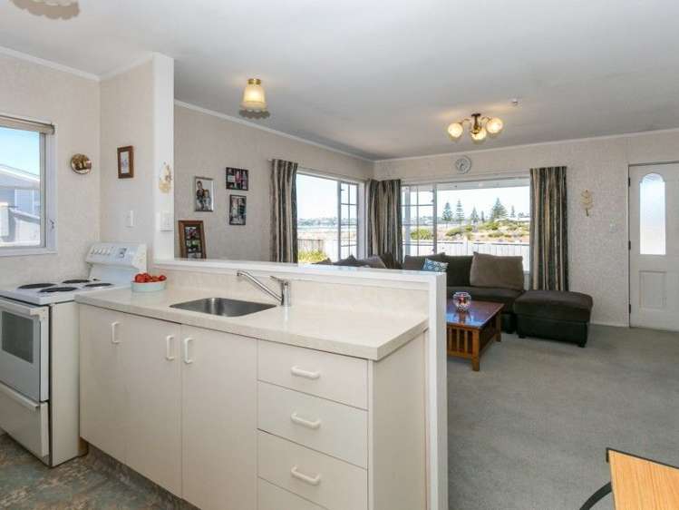 64a The Esplanade Westshore_4