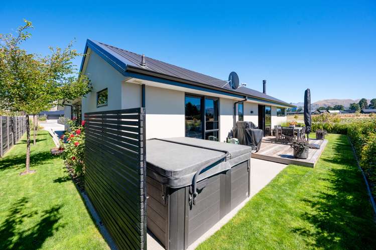 8 Tahi Street Albert Town_0