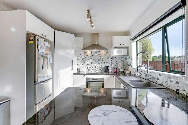 17 Glenveagh Park Drive Manurewa_2