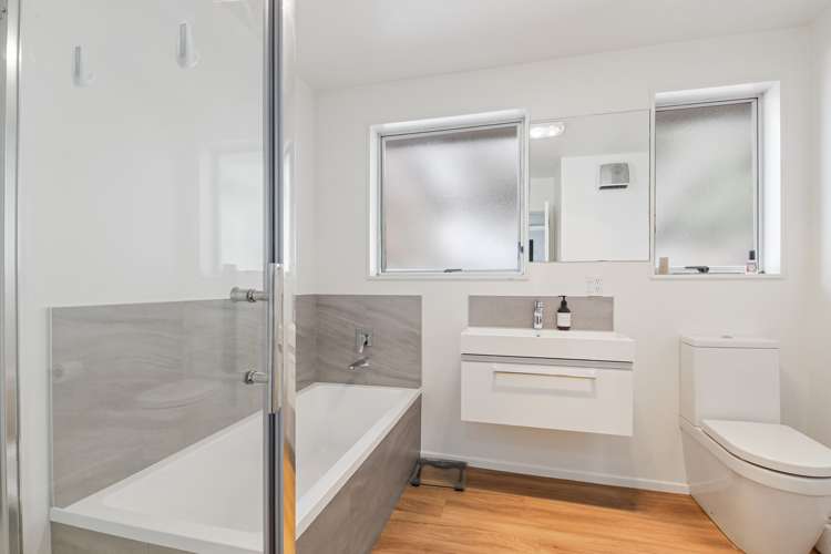 2/11 Farnborough Street Aranui_8