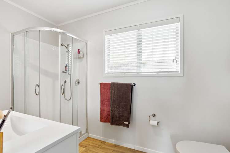 1/1 Armstrong Place New Lynn_11