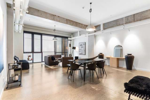 Luxurious Mixed Use / Living opportunity