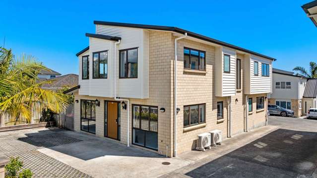 Mt Roskill, as new 5 bedrooms 5.5 bathrooms