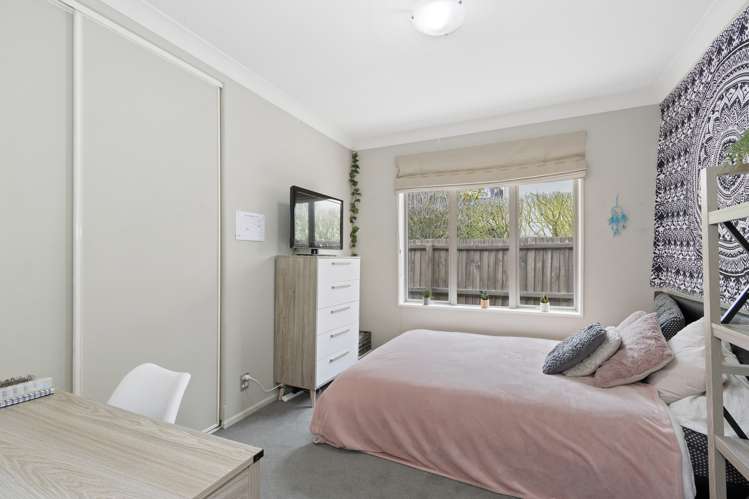 73 Travis Country Drive Burwood_11