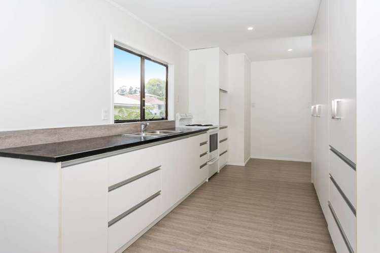 9 Castaing Crescent Te Atatu South_6