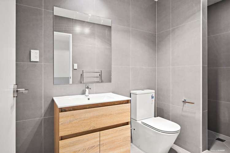 2/11 Scanlen Terrace Kelston_7