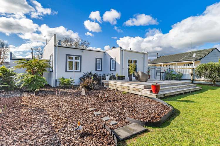 670 Queen Street East Levin_11