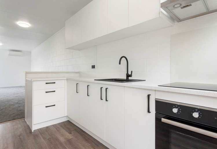 11/21 Aliford Avenue One Tree Hill_12