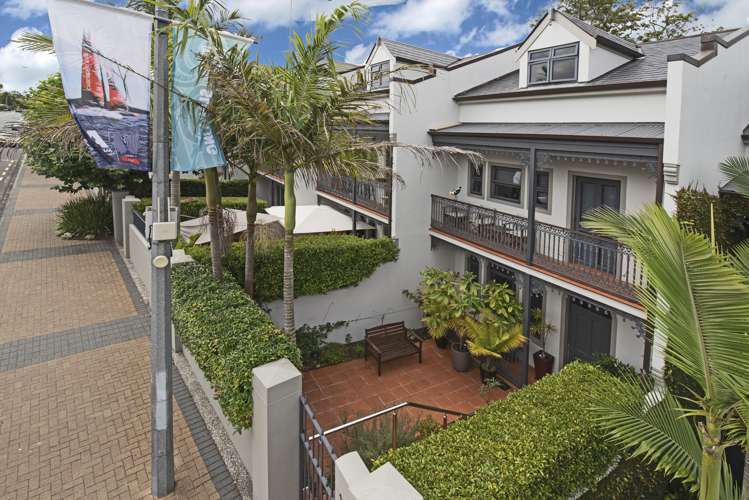 4/177 Hurstmere Road Takapuna_1