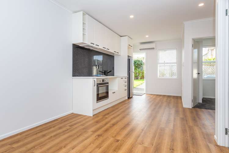 121 Great South Road_0