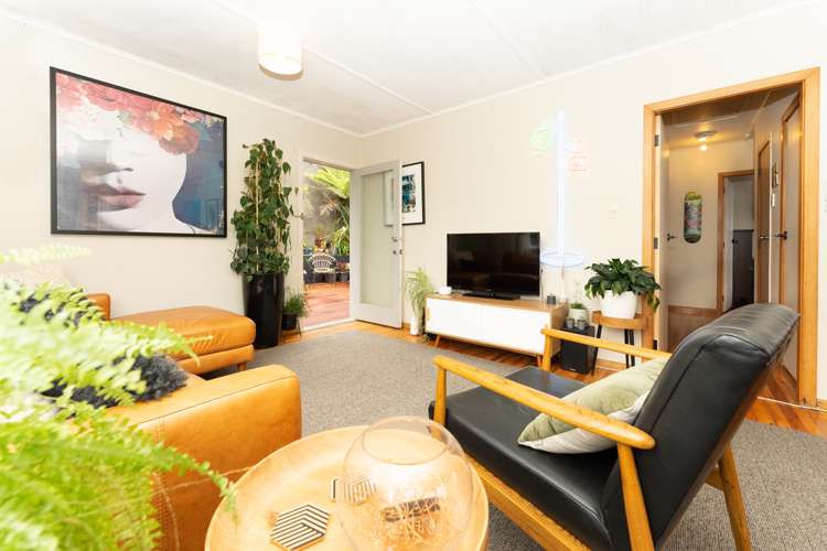 1/30 London Road Korokoro_2