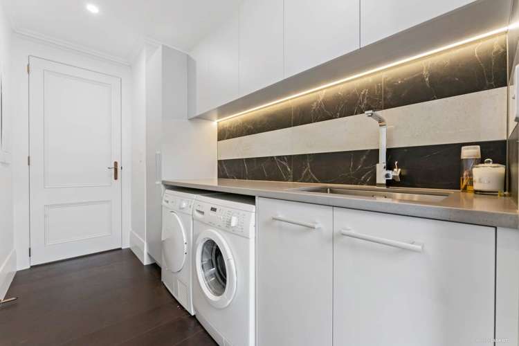 52 Marine Parade Mellons Bay_34