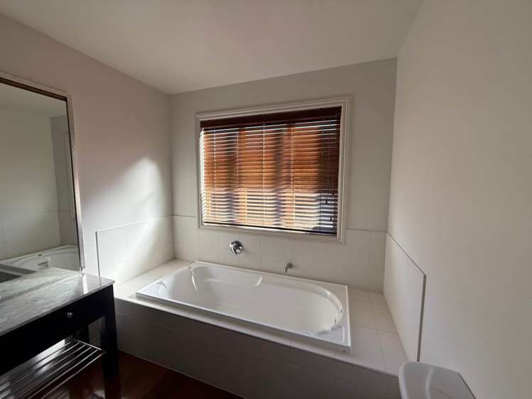 10 Villa Court Eastern Beach_8