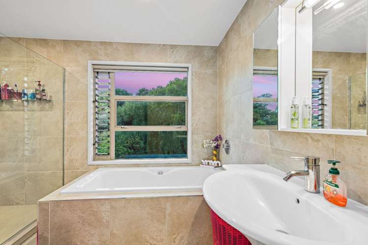 5 Oakford Park Crescent Greenhithe_19