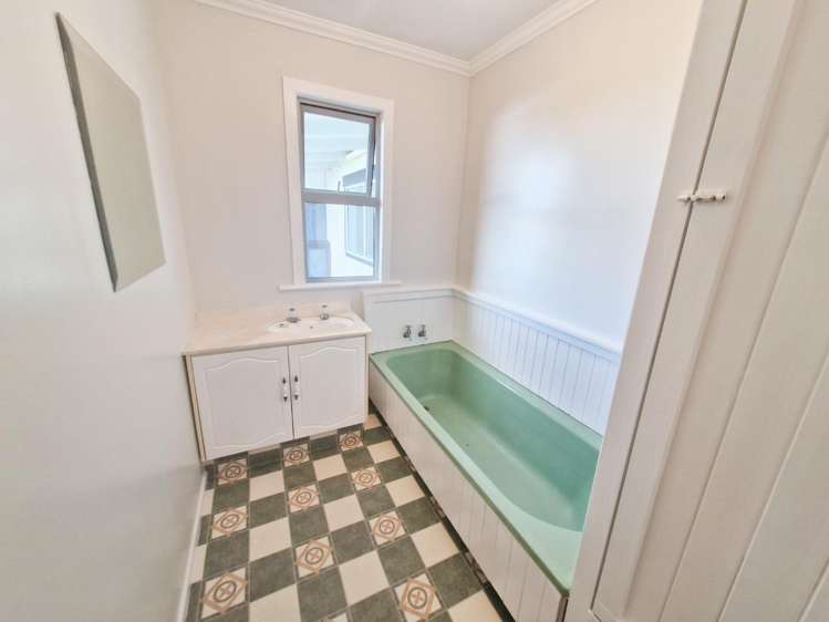 109 Sinclair Avenue Nightcaps_10