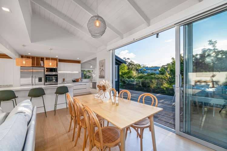 22 Woodfern Crescent Titirangi_9